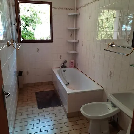 Holiday home Maison 5mn De La Mer Pour 10 Personnes